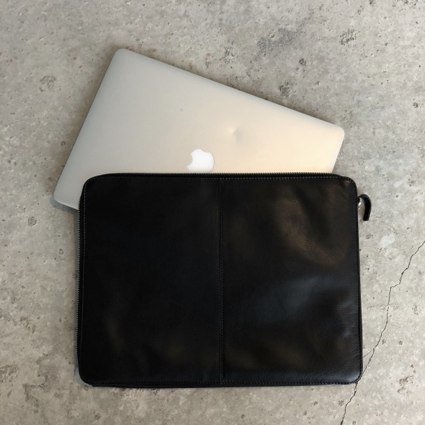 PC cover til 15 tommer computer I sort læder | Cow Concept