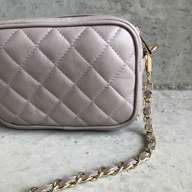 Crossbody skind QUILT og kæderem MUST HAVE COW CONCEPT Crossbody skind QUILT og kæderem MUST HAVE COW CONCEPT