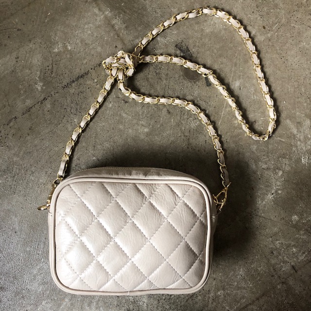 Crossbody skind QUILT og kæderem MUST HAVE COW CONCEPT Crossbody skind QUILT og kæderem MUST HAVE COW CONCEPT