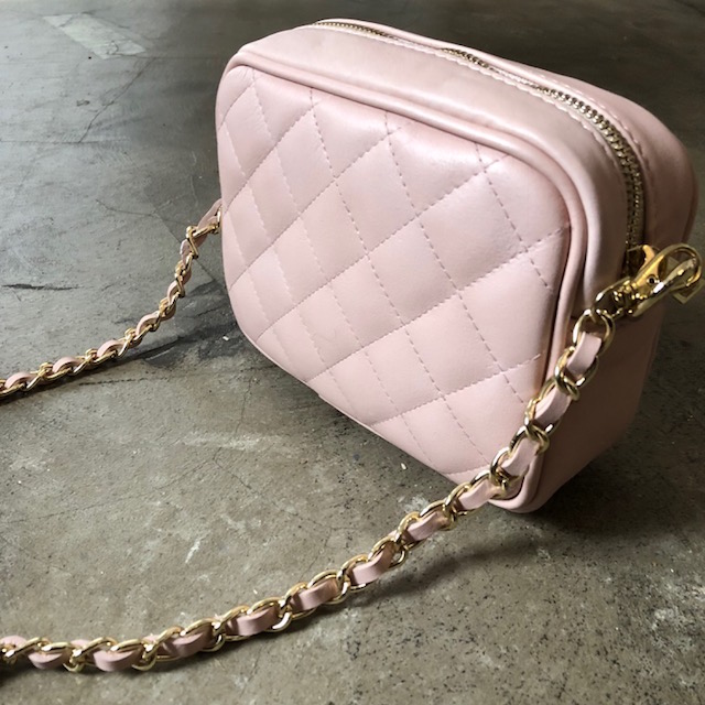 Crossbody skind QUILT og kæderem MUST HAVE COW CONCEPT Crossbody skind QUILT og kæderem MUST HAVE COW CONCEPT