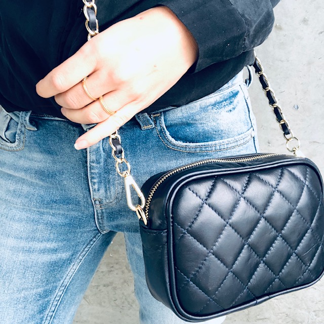 Crossbody skind QUILT og kæderem MUST HAVE COW CONCEPT Crossbody skind QUILT og kæderem MUST HAVE COW CONCEPT